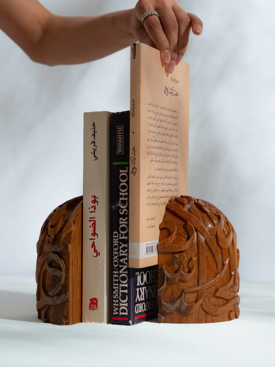 Concept 17 - Mesnad - bookholder