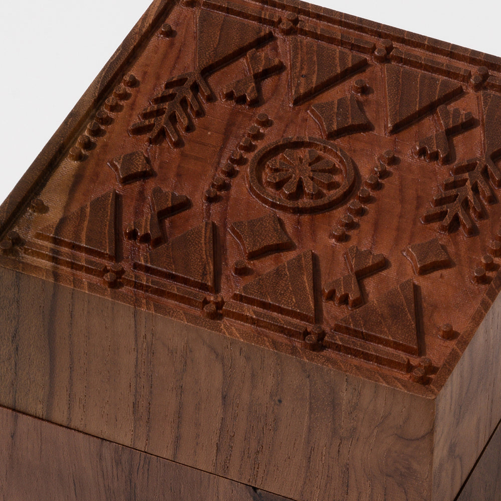 
                      
                        Concept 30.3 - Saudi Culture Scent Diffuser
                      
                    